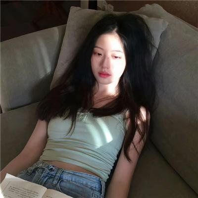 这个警察不太冷